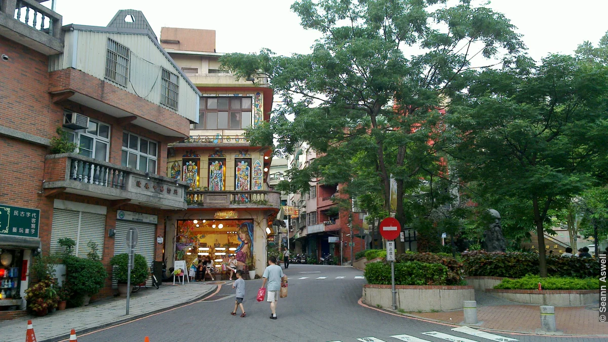 Tamsui Shops