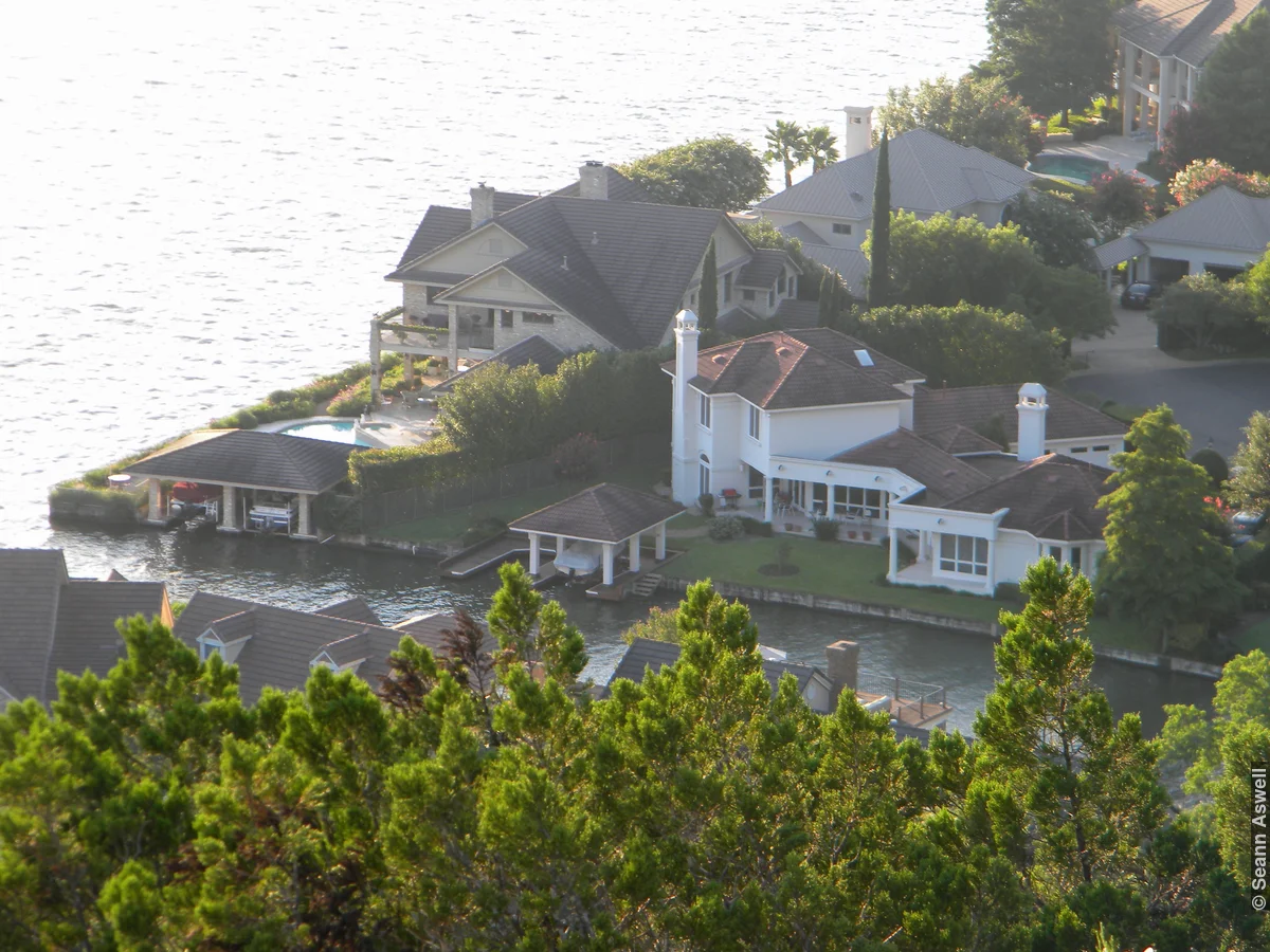 Lake Austin - Neighborhood