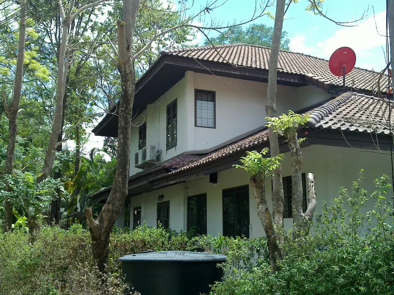 CM House - side