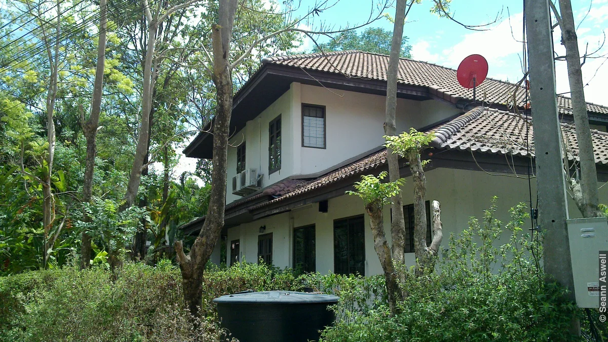 CM House - side