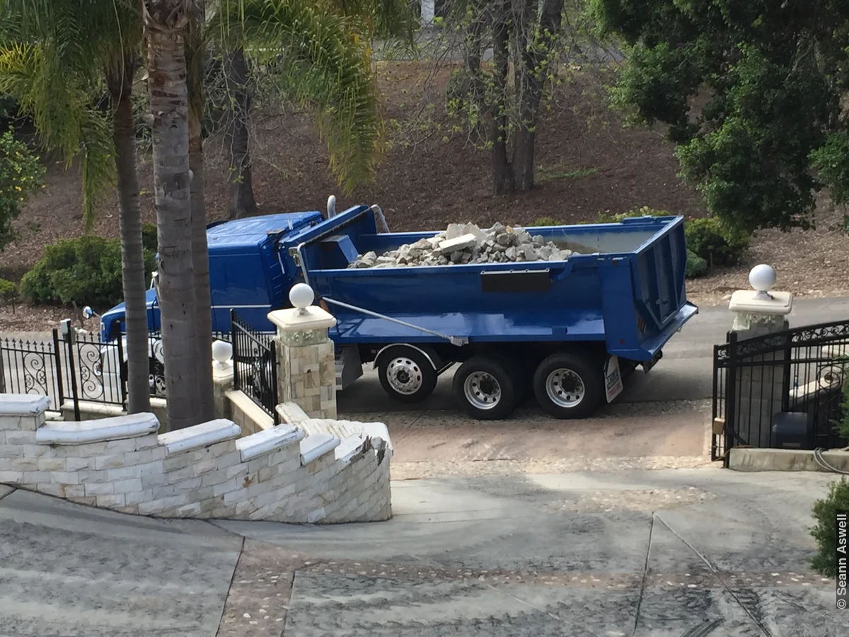 LA House - Dump Truck