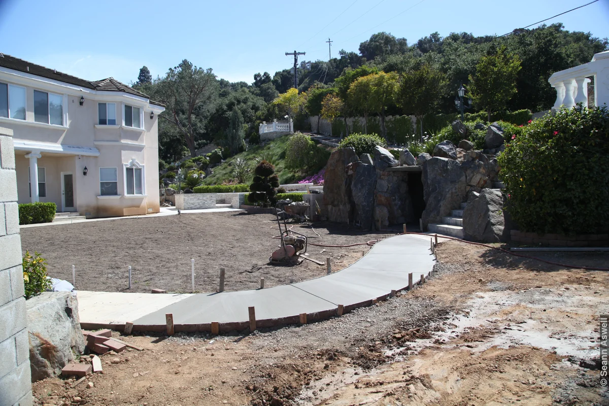 LA House - New Sidewalk