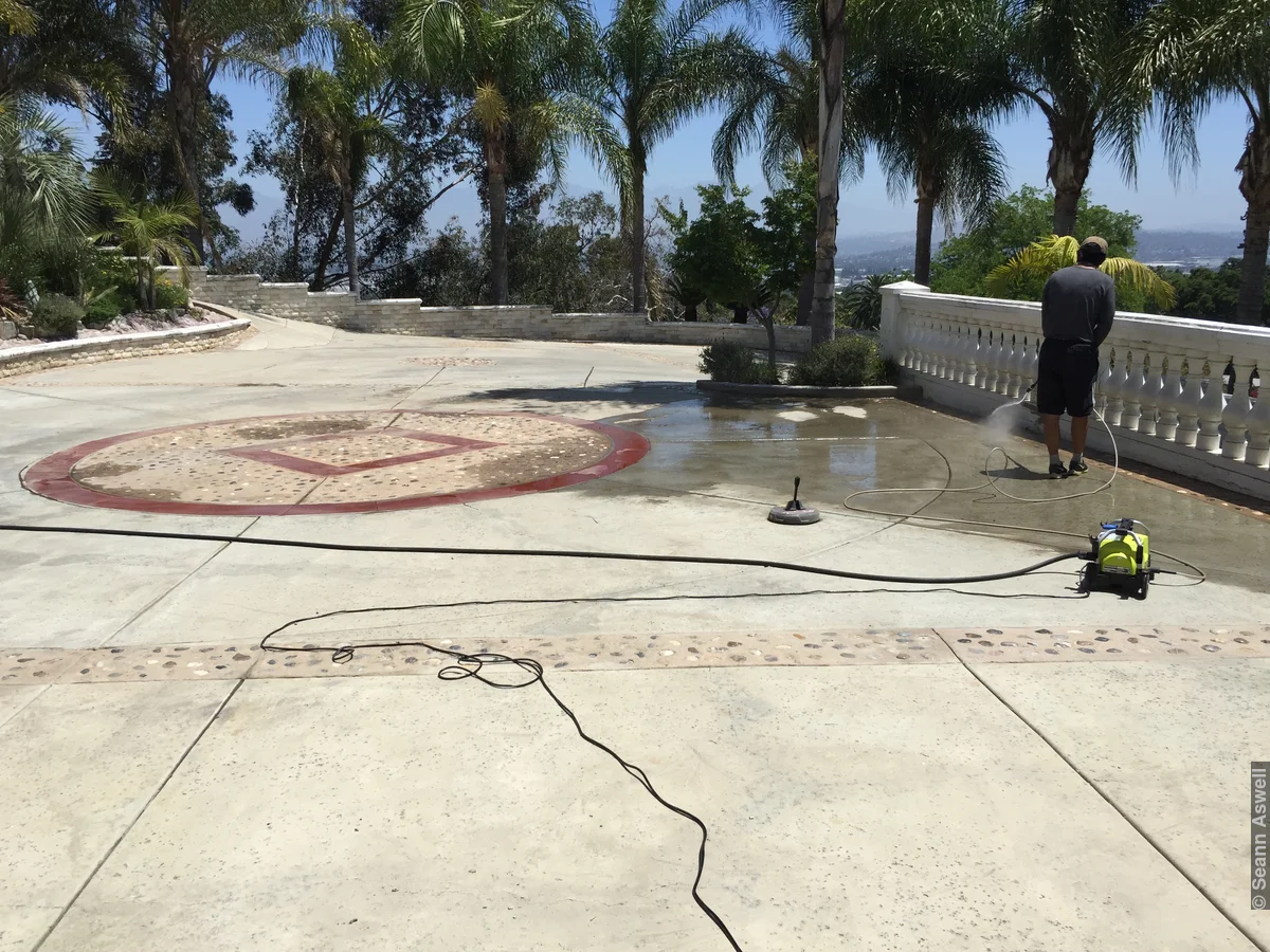 LA House - Driveway Powerwash